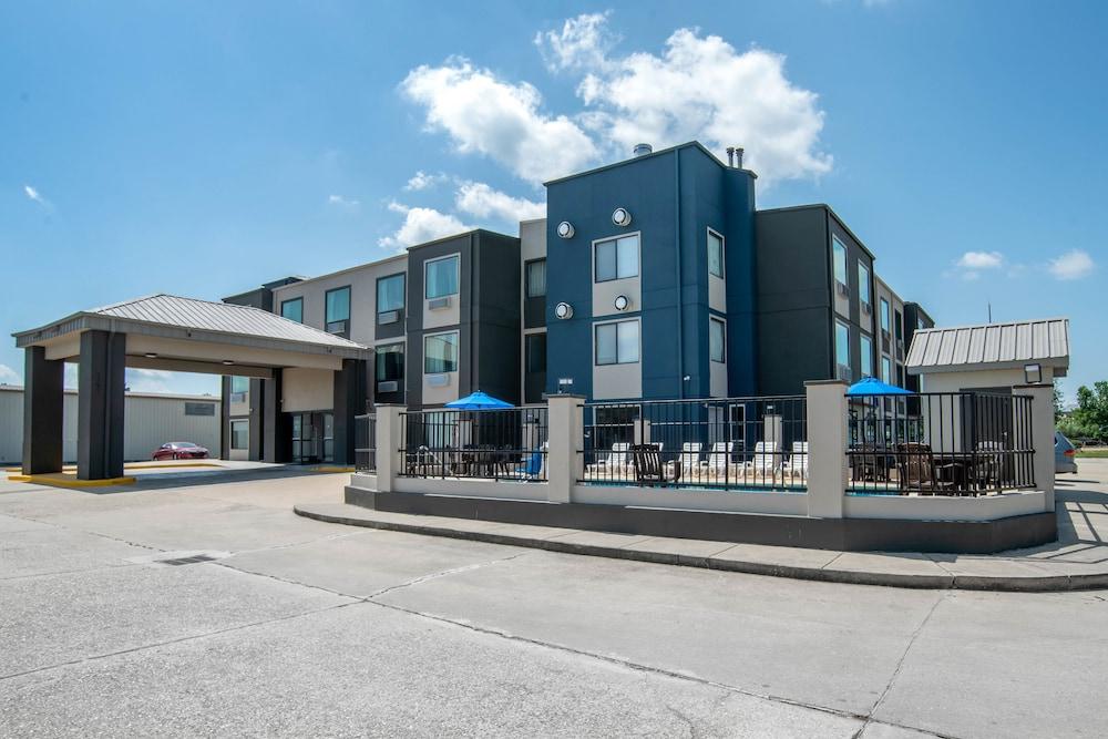 Quality Suites Baton Rouge East - Denham Springs Exterior photo