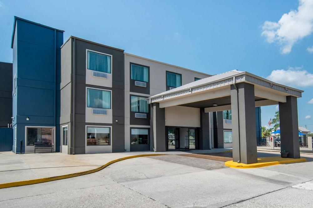 Quality Suites Baton Rouge East - Denham Springs Exterior photo
