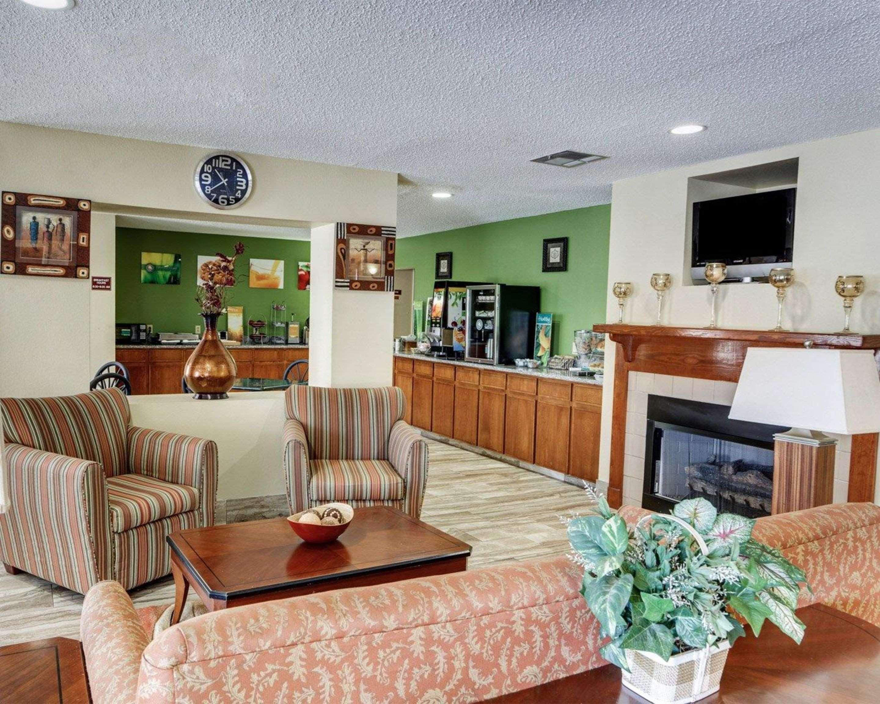 Quality Suites Baton Rouge East - Denham Springs Exterior photo