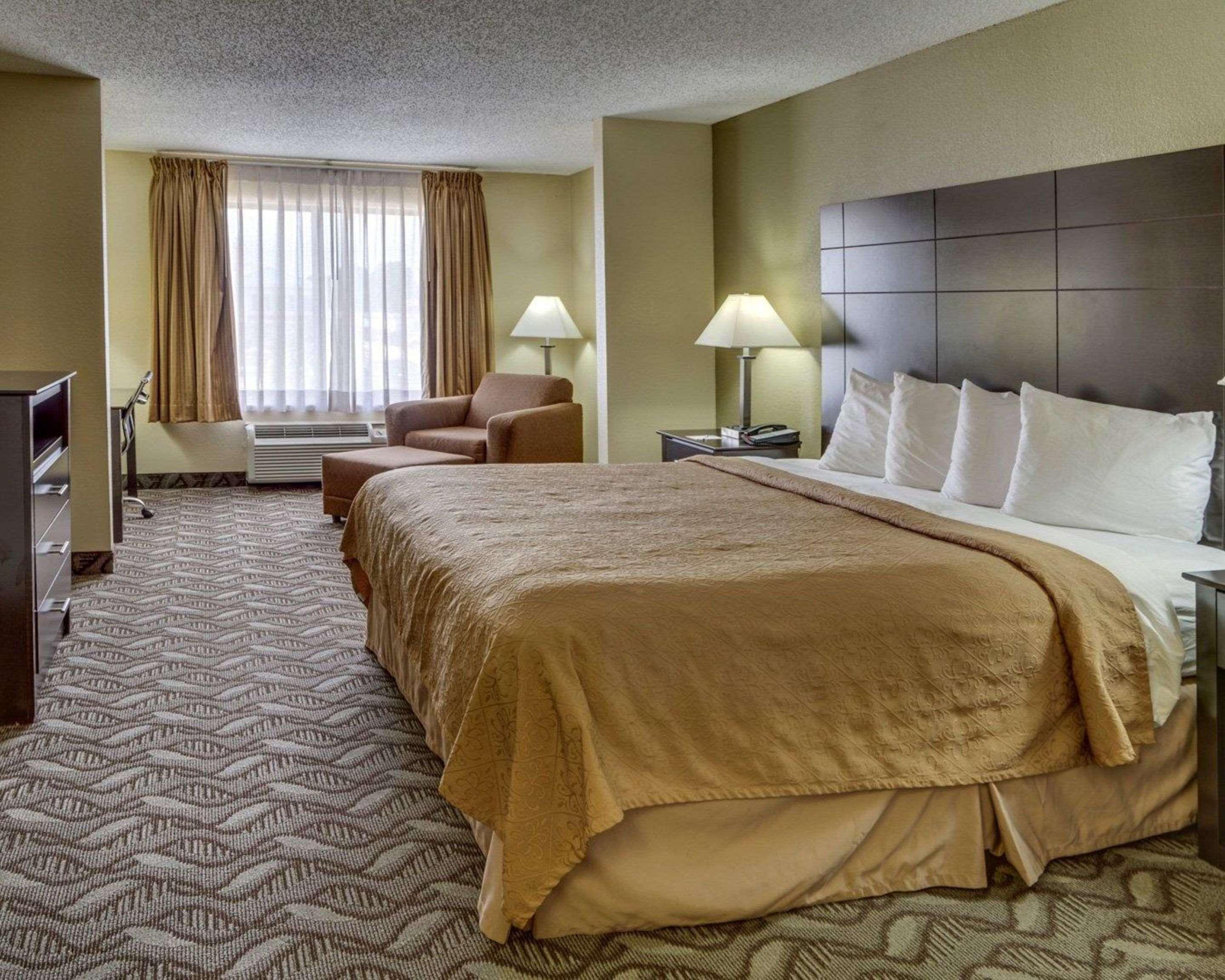 Quality Suites Baton Rouge East - Denham Springs Exterior photo