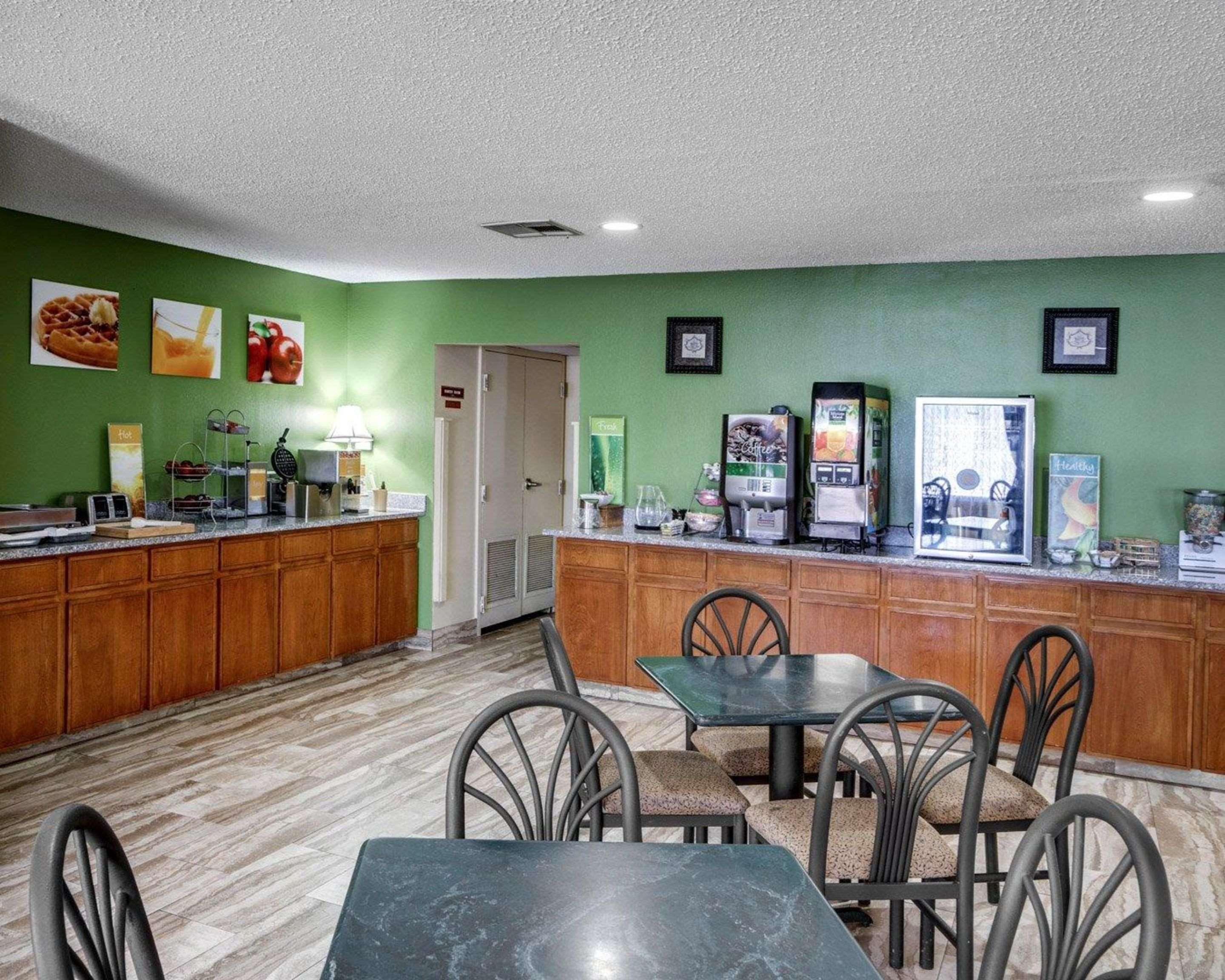 Quality Suites Baton Rouge East - Denham Springs Exterior photo