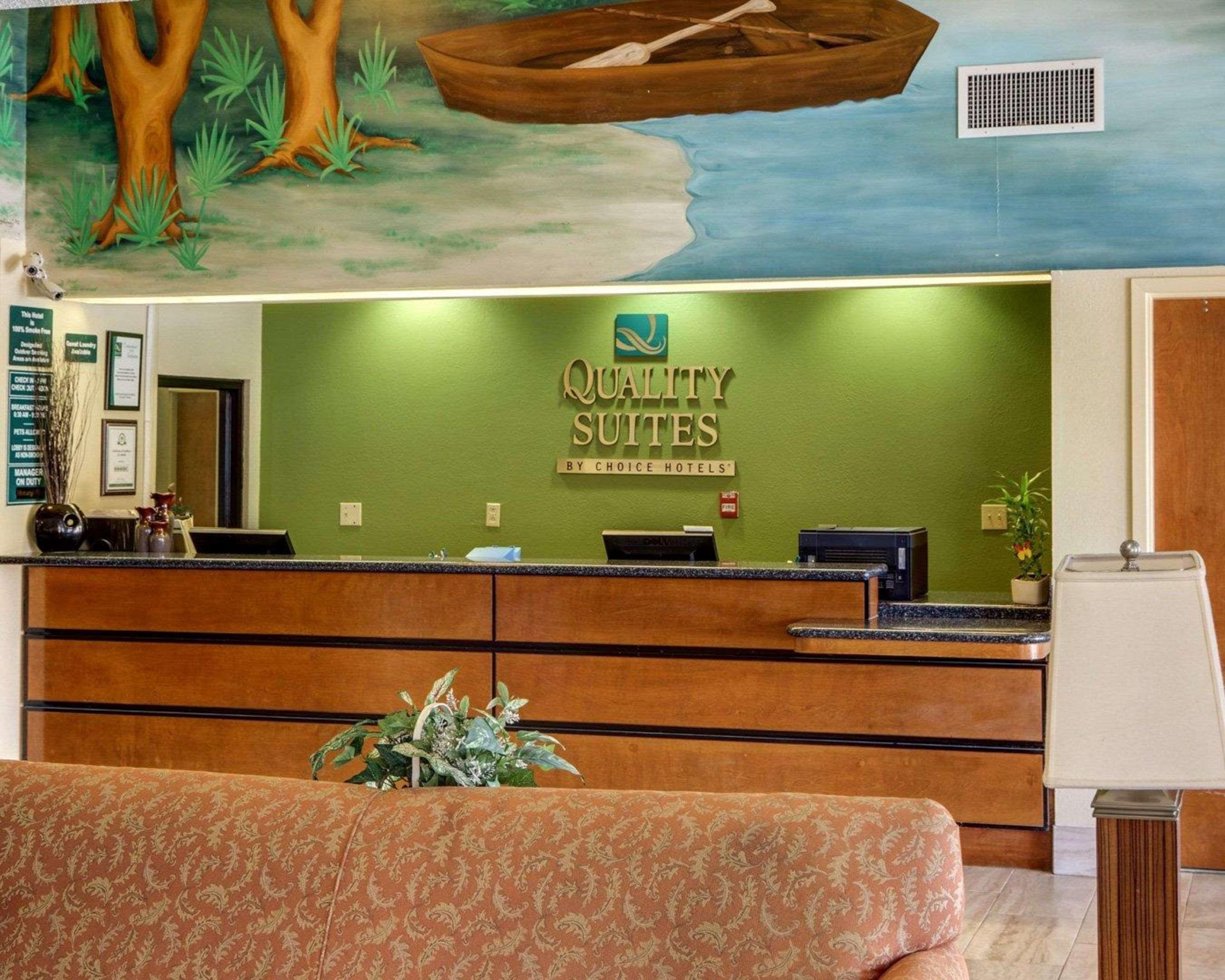 Quality Suites Baton Rouge East - Denham Springs Exterior photo