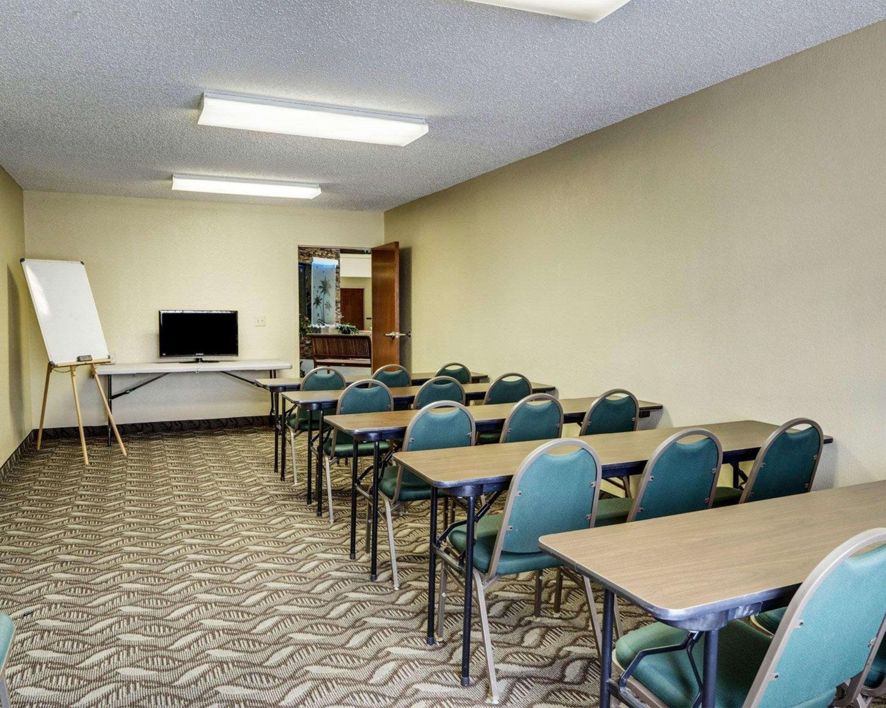 Quality Suites Baton Rouge East - Denham Springs Exterior photo