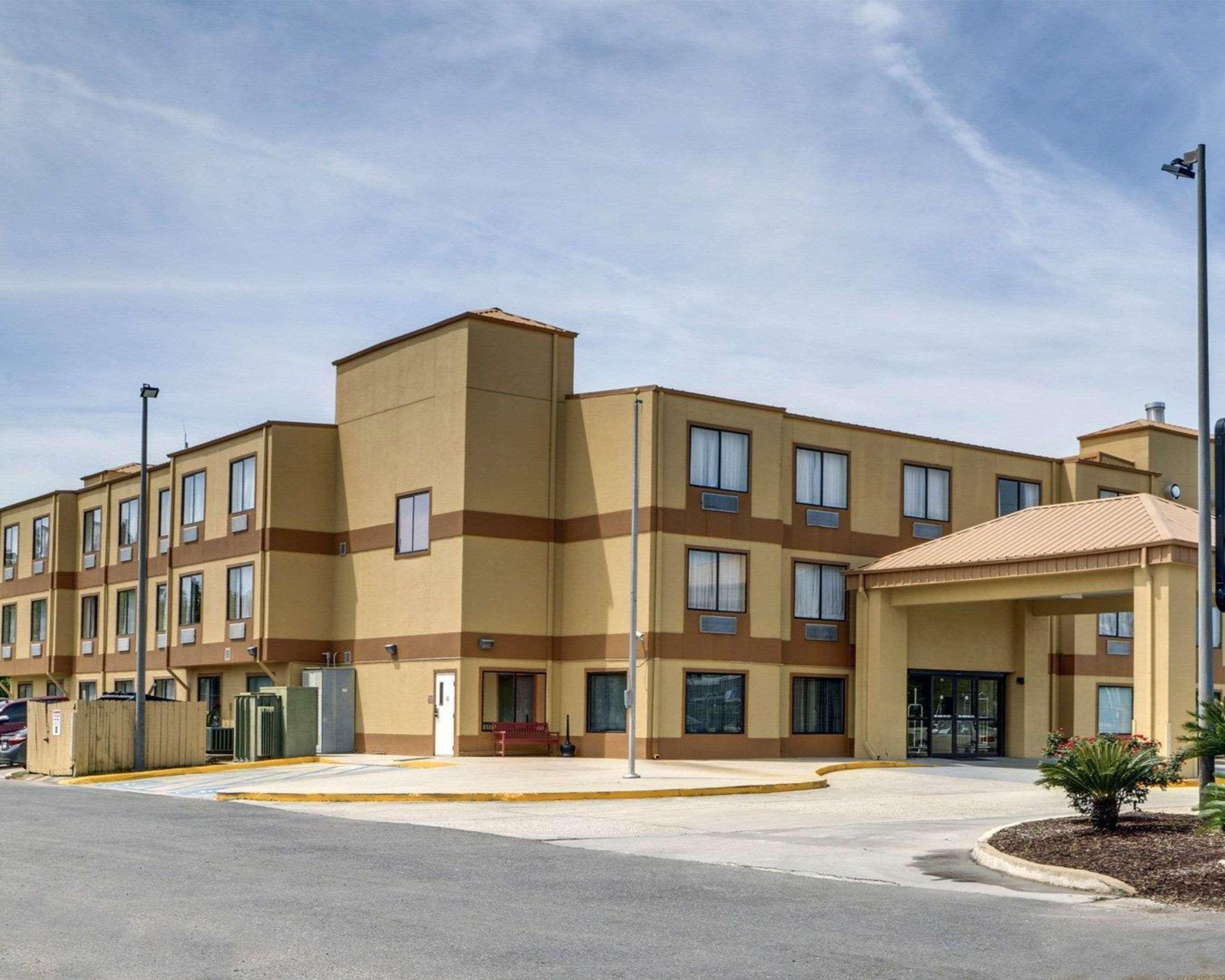Quality Suites Baton Rouge East - Denham Springs Exterior photo