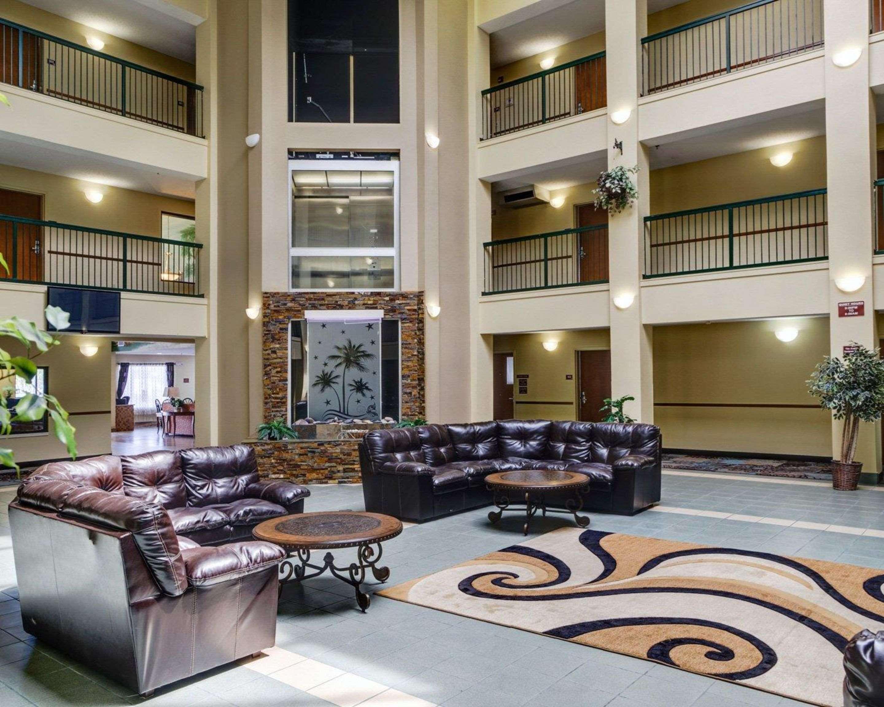 Quality Suites Baton Rouge East - Denham Springs Exterior photo