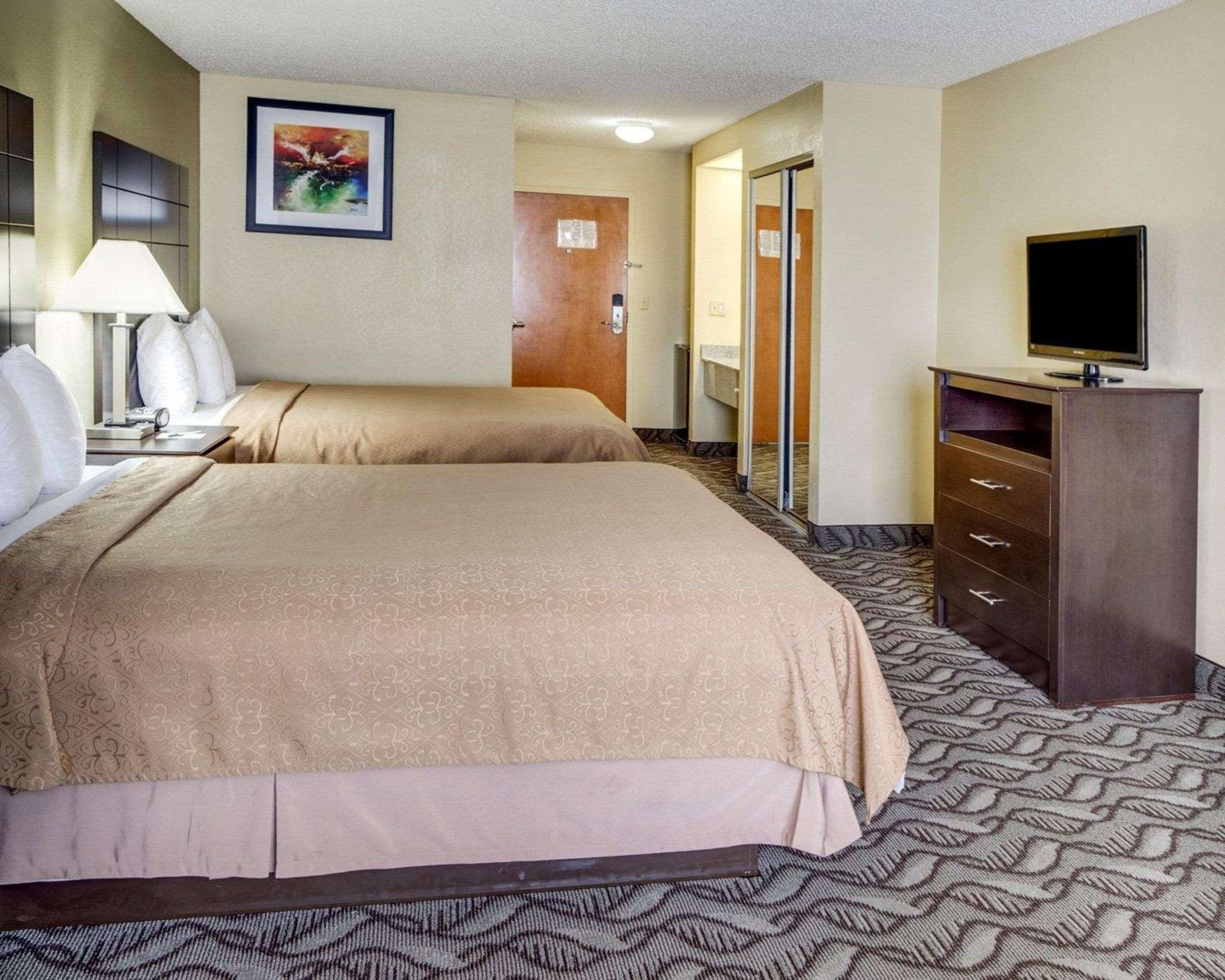 Quality Suites Baton Rouge East - Denham Springs Exterior photo