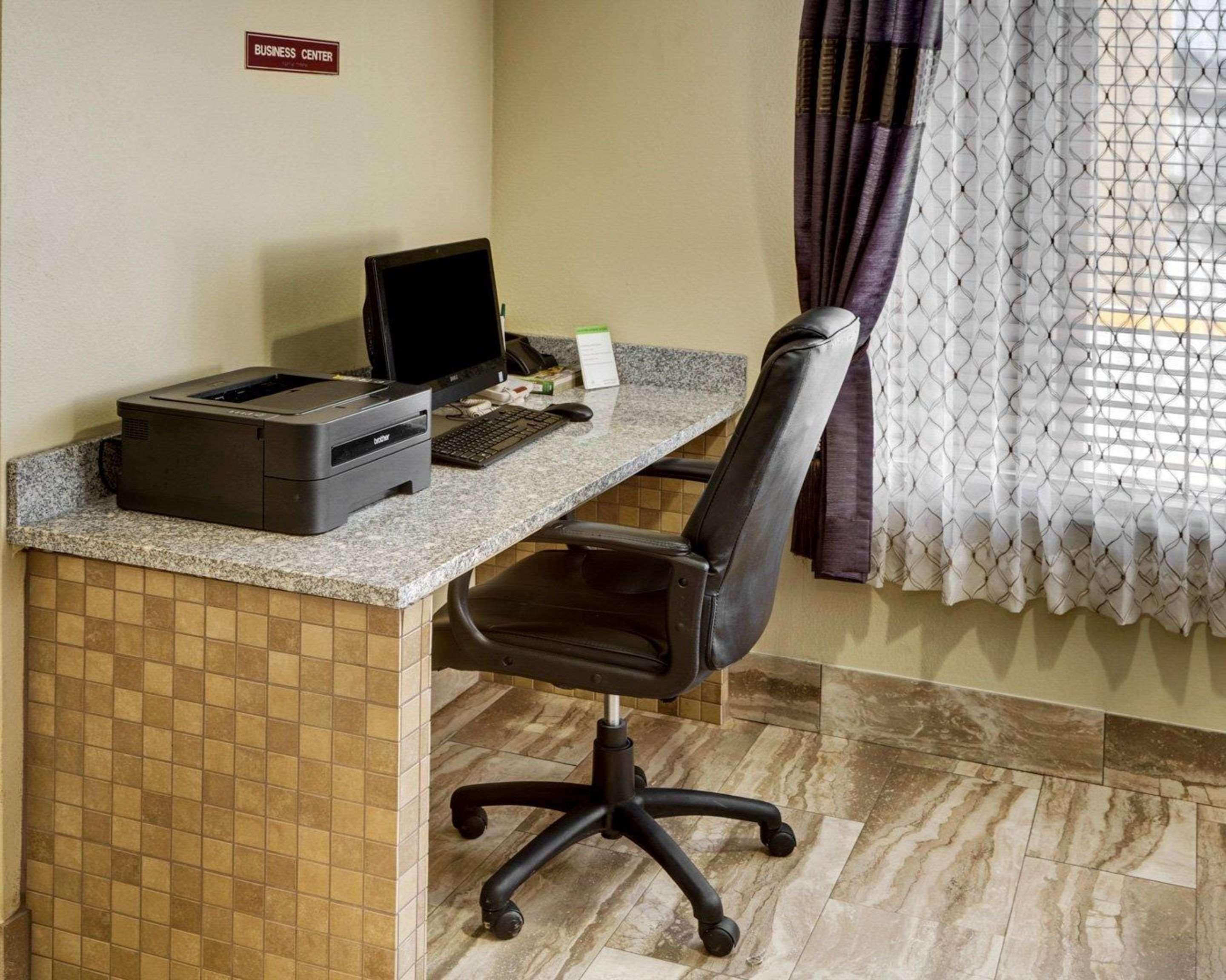 Quality Suites Baton Rouge East - Denham Springs Exterior photo