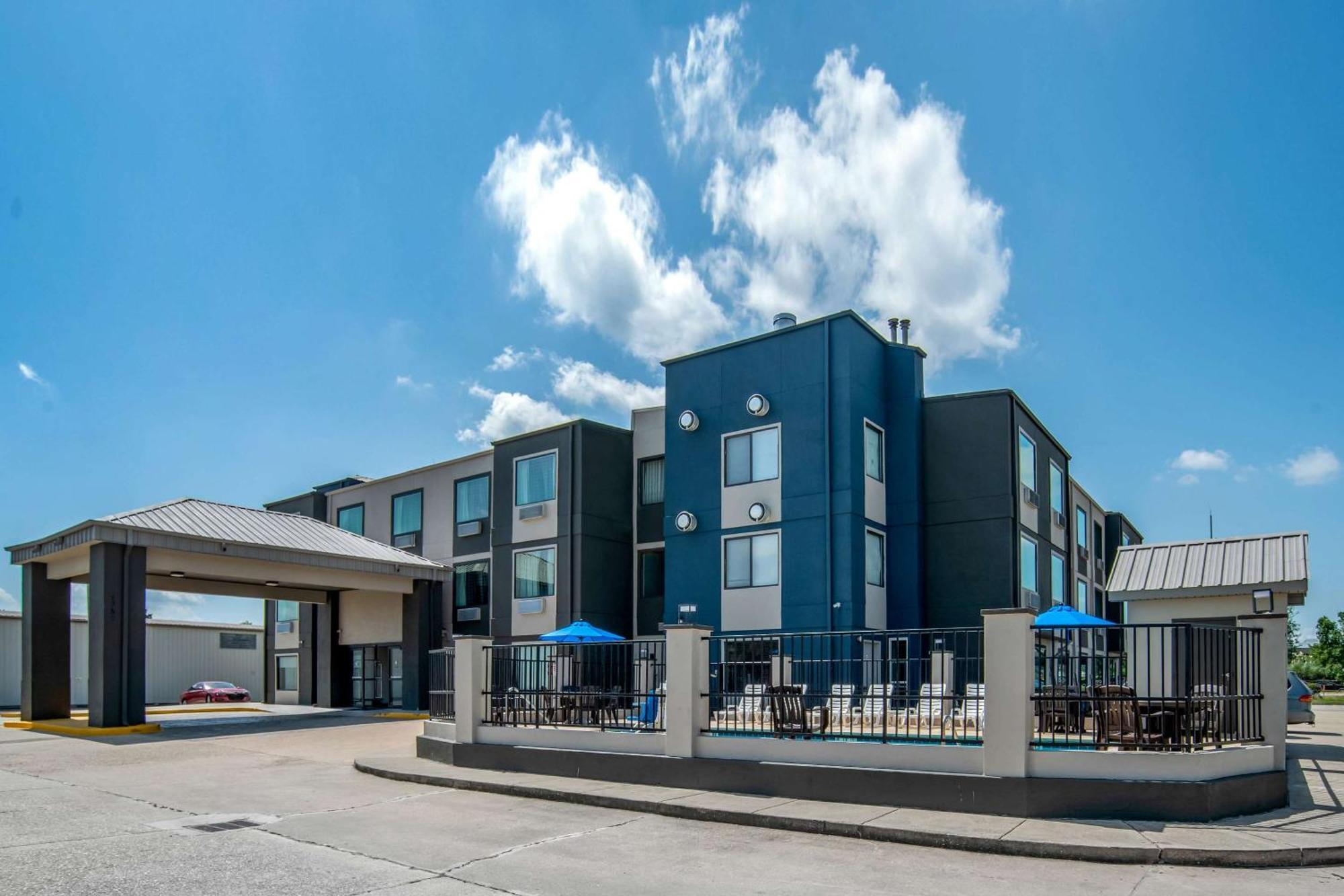 Quality Suites Baton Rouge East - Denham Springs Exterior photo